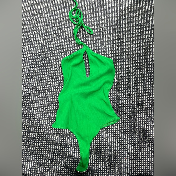 LULUS Green Ribbed Sleeveless Keyhole Bodysuit - Picture 3 of 3